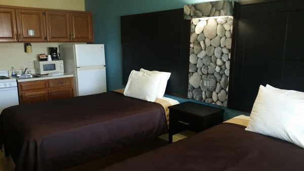 Oceanfront Double with Kitchenette Photo 2