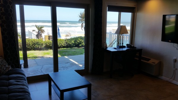 Oceanfront 1B Apt Photo 5