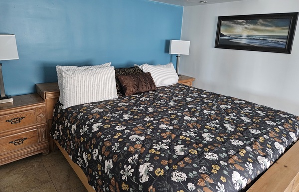 Oceanfront Penthouse Photo 2