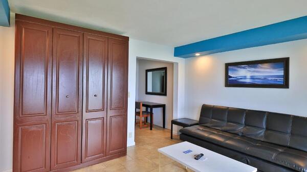Oceanfront 1B Apt Photo 2