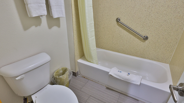 Oceanfront Double Room. 3 Photo 5