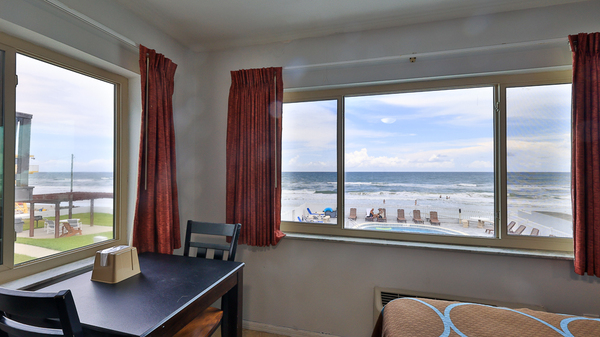 Oceanfront Double Room. 3 Photo 4