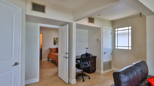 Oceanfront Penthouse Photo 6